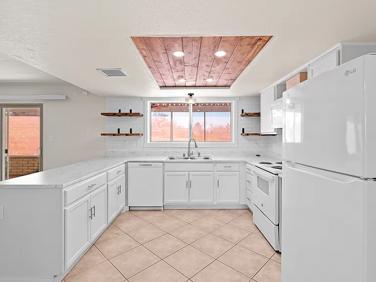 280 S Atlanta Dr — Photo 12