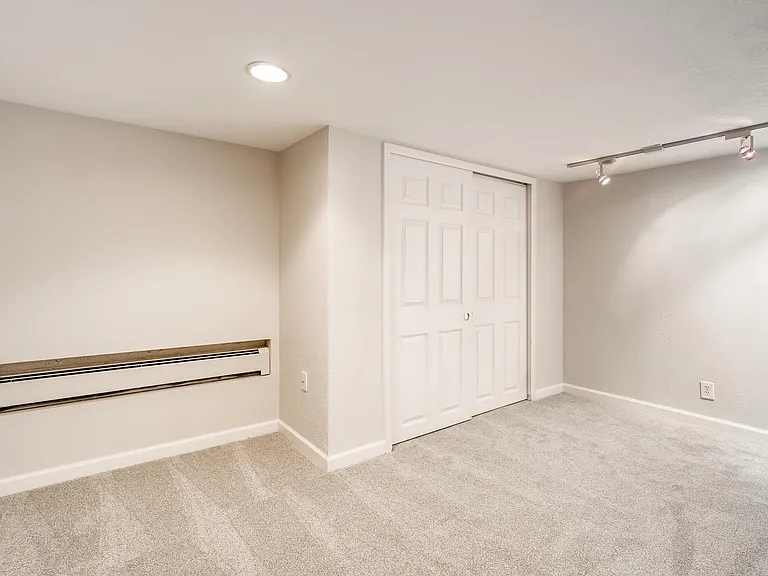 1246 Jackson St — Photo 32
