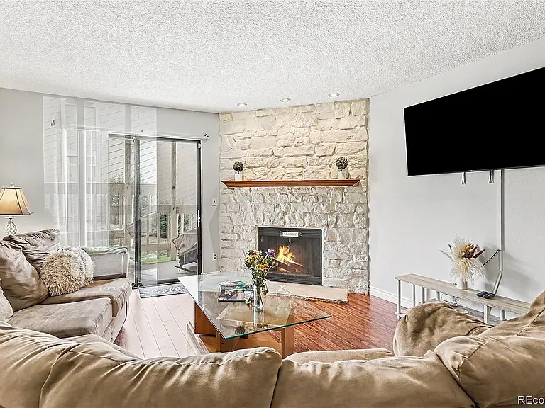 8335 Fairmount Dr — Photo 12