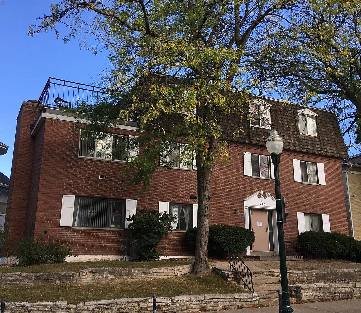 5 bedroom with Balcony on Langdon St! — Photo 1