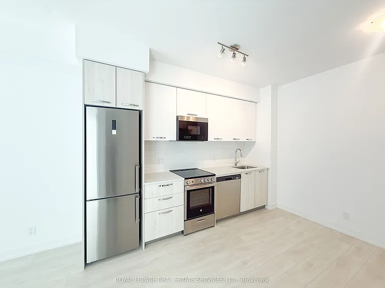 75 James St S #315 — Photo 8