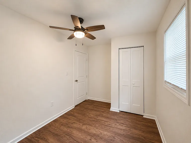 4235 Rookwood Ave — Photo 15