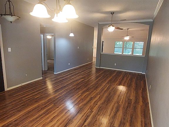 4th image of 1011 Bainbridge Ln
