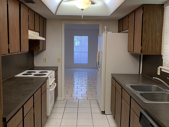4th image of 113 Townhouse Ln