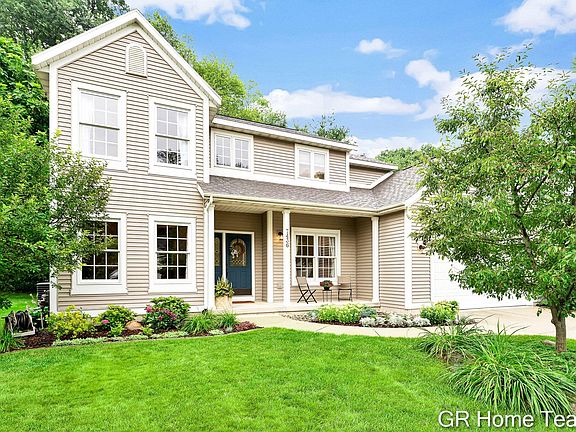 2nd image of 7436 Las Palmas Dr NE