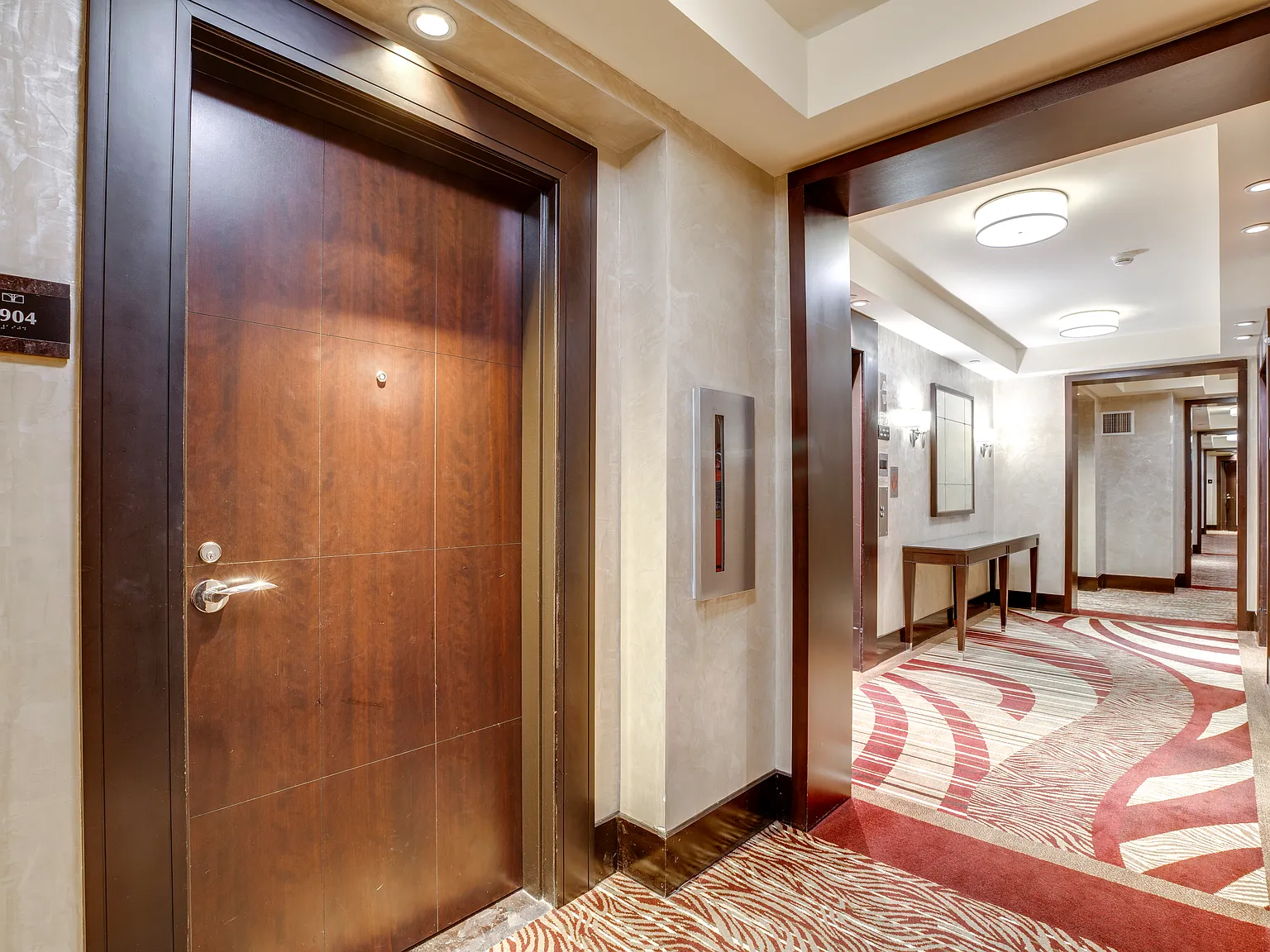 1 bed, 570 sqft, $2,400 — Photo 3