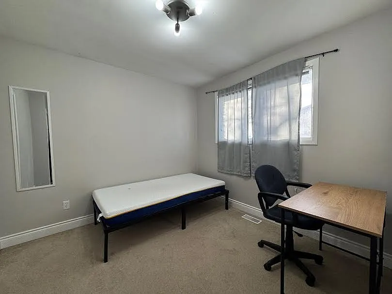 511 Havelock Drive Waterloo — Photo 3