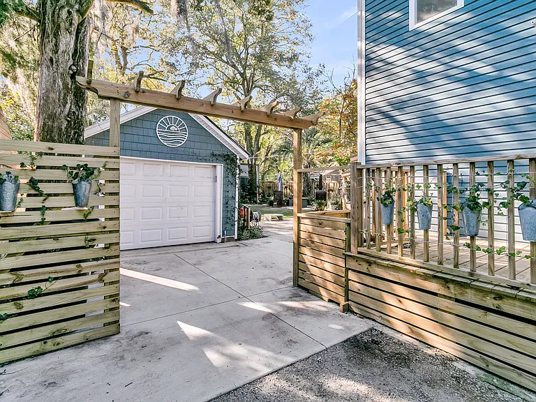 1187 Marquis Rd — Photo 54