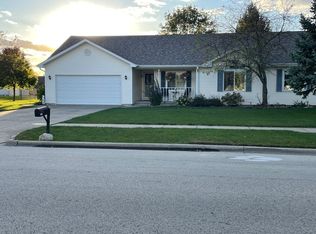 851 N Maple St, Manteno, IL 60950