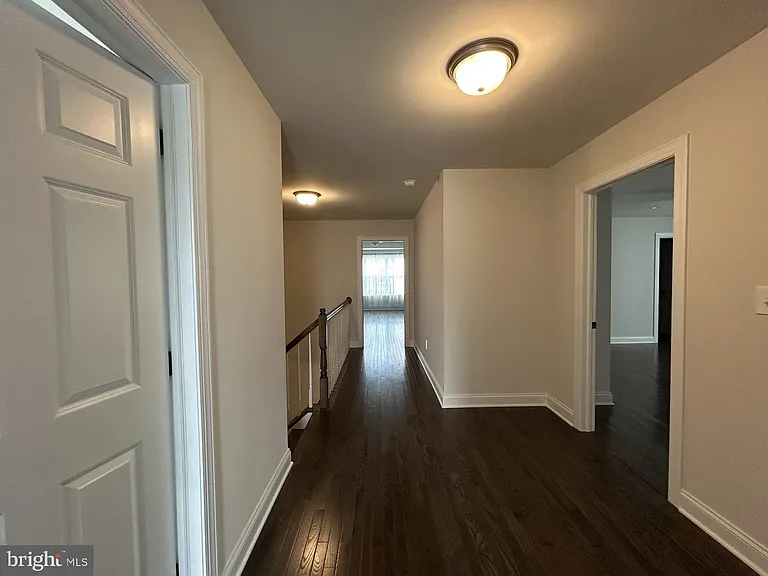 512 Lewis St — Photo 58