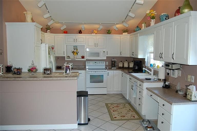 1st image of 95 Clubhouse Ln