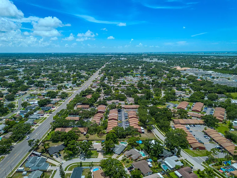 6363 Bonnie Bay Cir N — Photo 31
