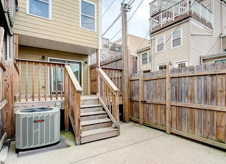 1538 Clarkson St — Photo 21