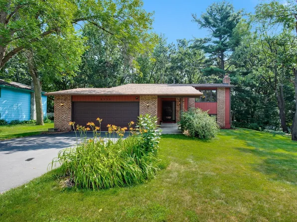 8335 Pleasant View Dr, Mounds View, MN 55112