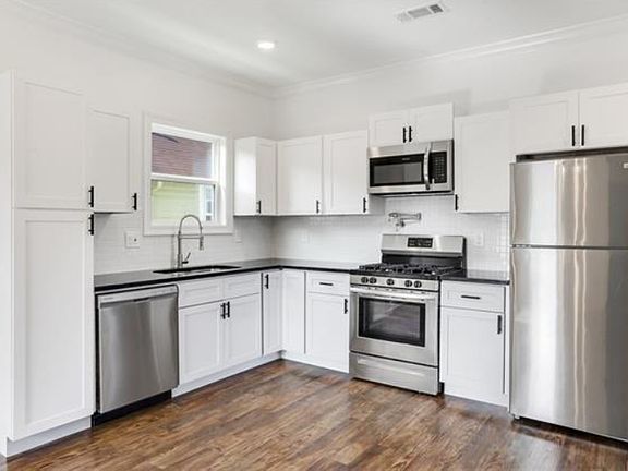 4th image of 2324 Allen St #2324