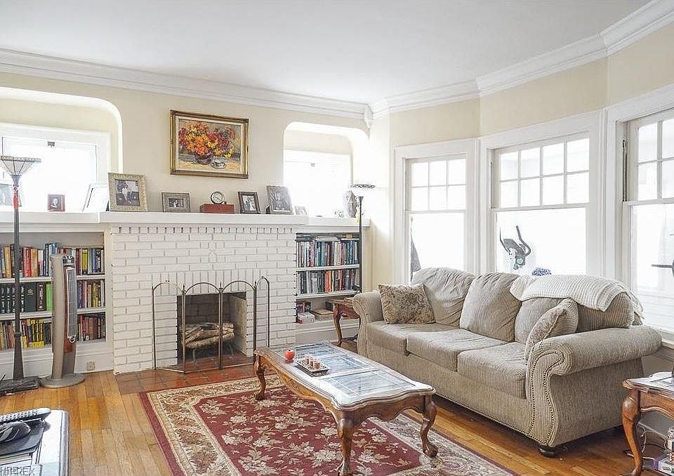 1st image of 10107 Burton Ave