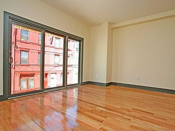 3rd image of 1514 N Willington St #B