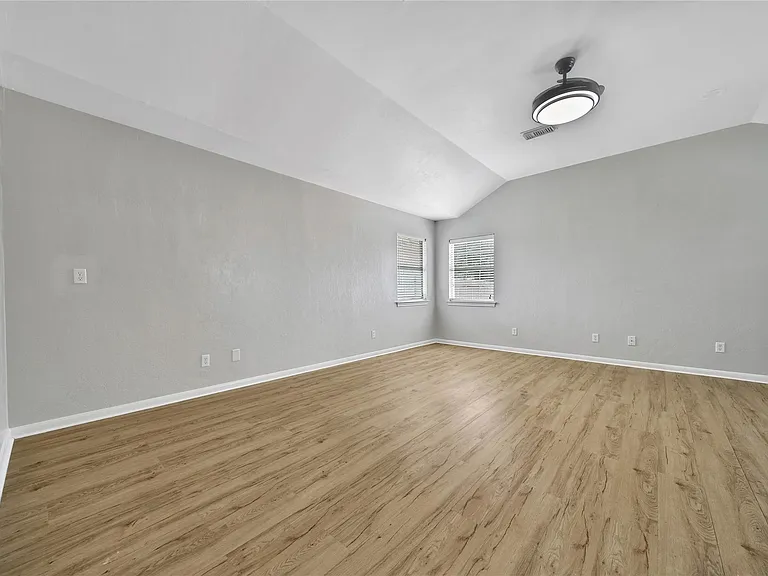 307 Lawrence St — Photo 16