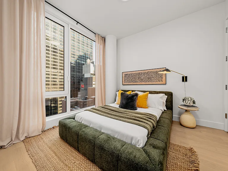 250 W 49th St #2204 — Photo 8