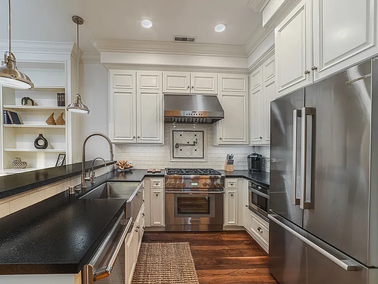 700 Acacia Ave — Photo 11