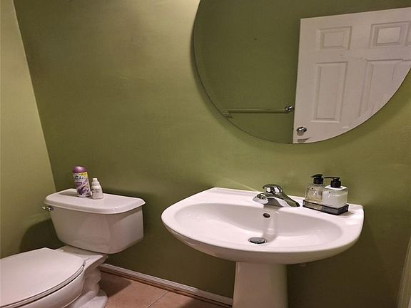 5th image of 1005 Christiana Cir