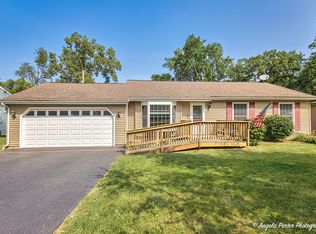 1614 W Oakleaf Dr, McHenry, IL 60051