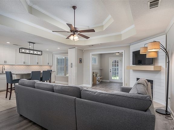 4th image of 3000 Palmetto St