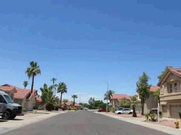 Exterior Neighborhood (street photo)