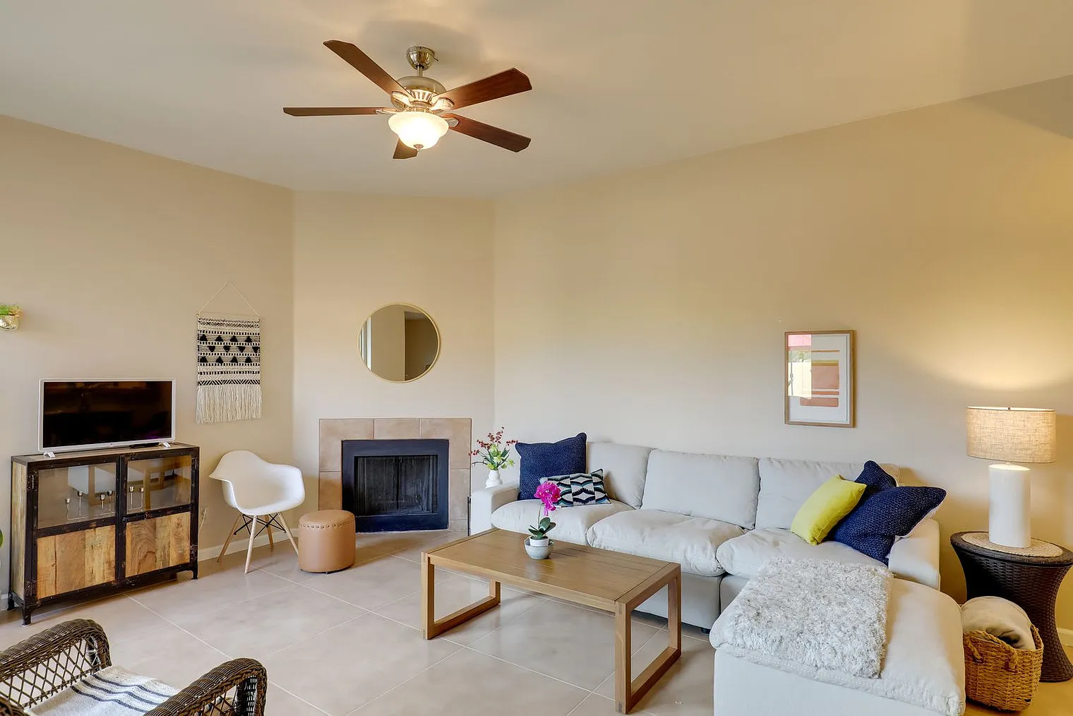 2 bed, 2.0 bath, 1248 sqft, $4,338 — Photo 2