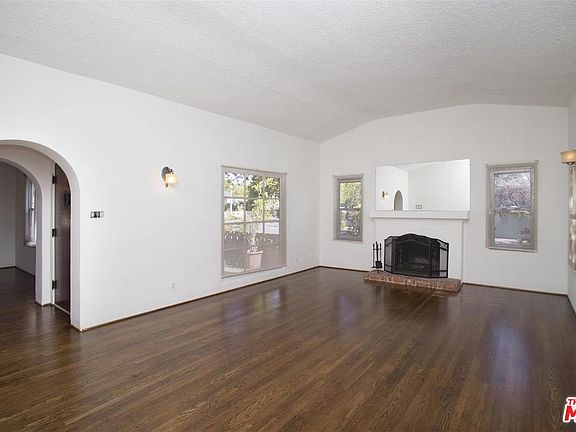 3rd image of 2326 California Ave