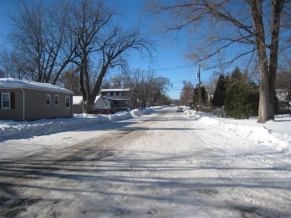 5th image of 2746 Thomas Ave N
