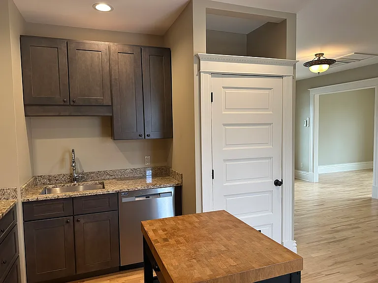 129 S Batavia Ave #2EAST — Photo 11