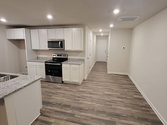 3rd image of 218 Winston Ln