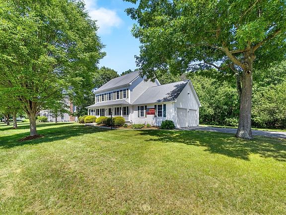 3rd image of 102 Cathedral Dr