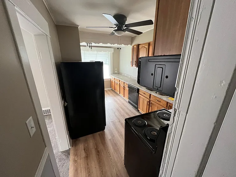 616 W Thornton St — Photo 3