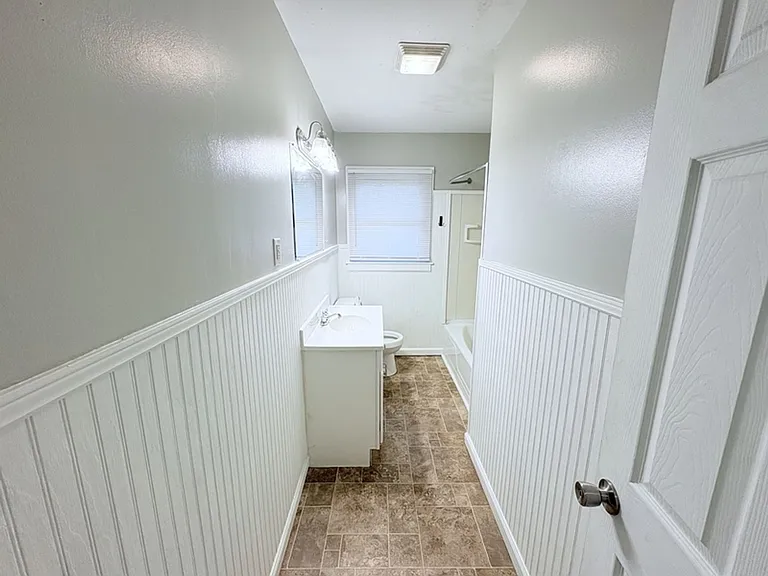 650 Berkeley Dr — Photo 8