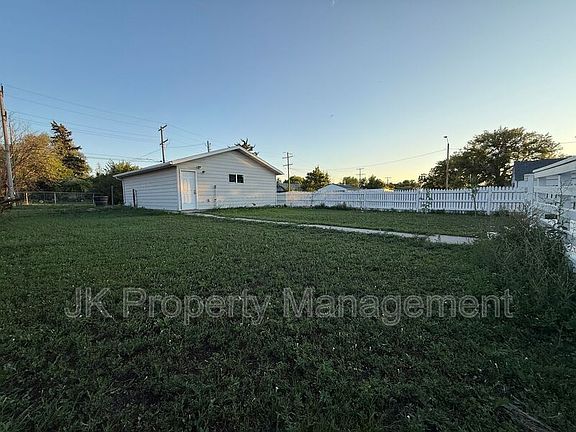 5th image of 1400 6th Ave S