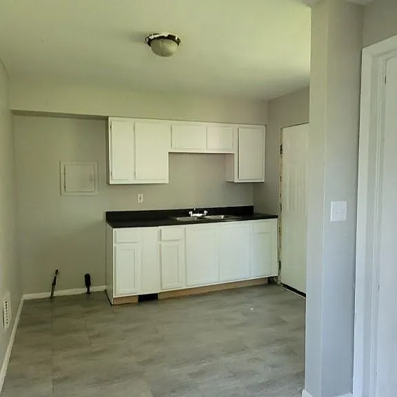 752 Euclid Ave — Photo 8