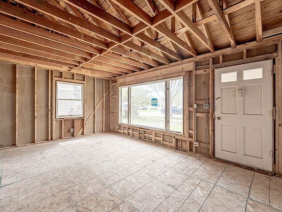 2nd image of 1531 Beach Ave
