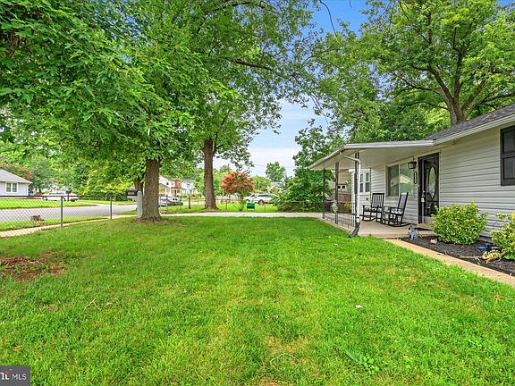 3rd image of 3908 Elmwood Dr