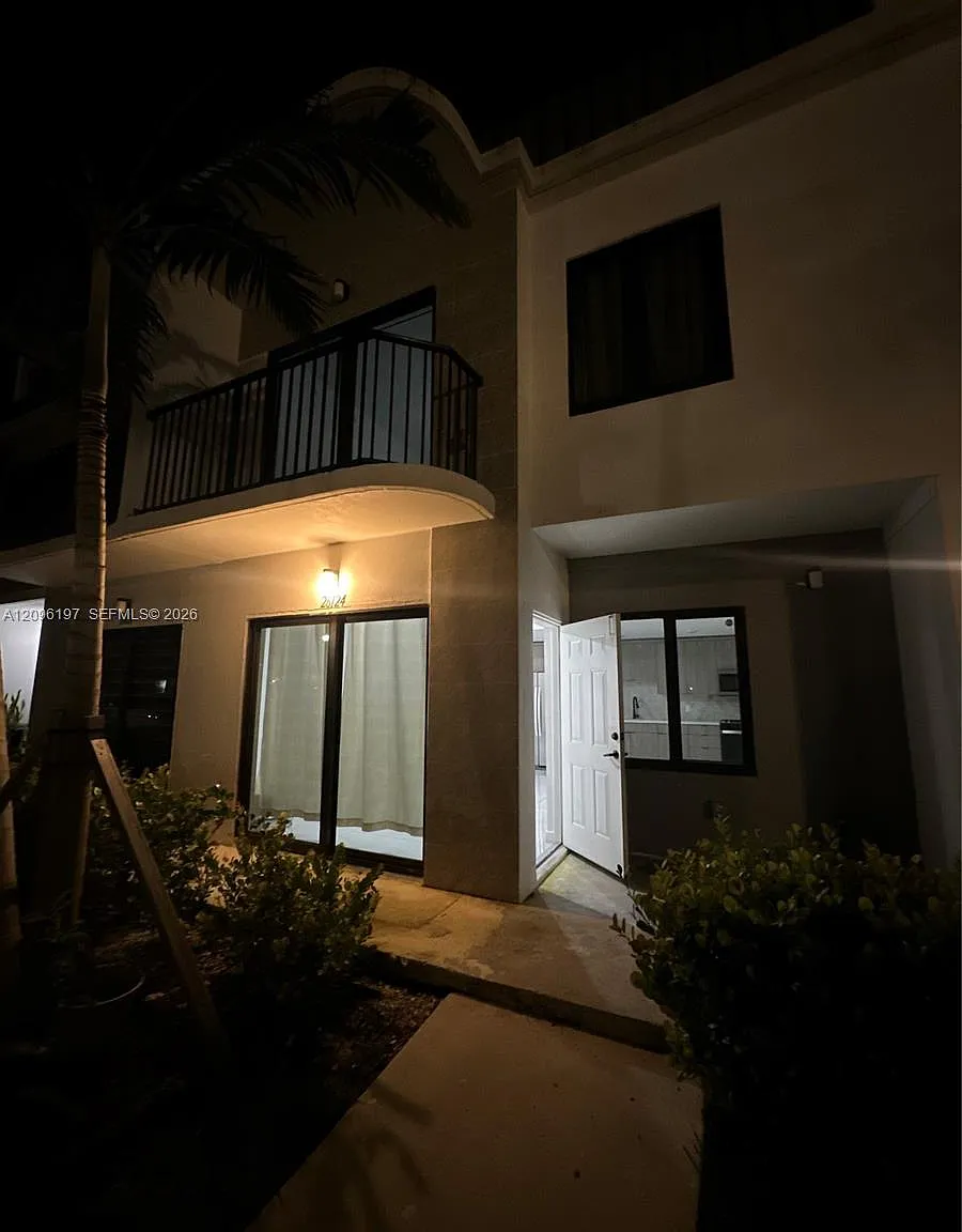 3 bed, 2.0 bath, 1398 sqft, $2,500 — Photo 4