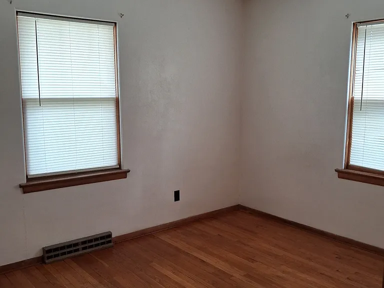 705 W Kelley St — Photo 14