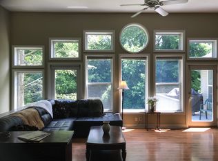 2516 Windbreak Ln, Lansing, MI 48910