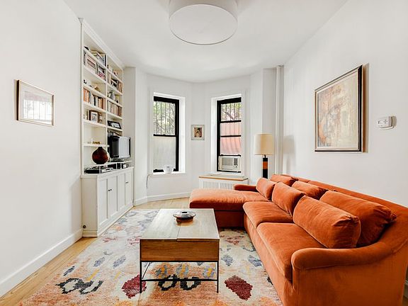 2nd image of 482 12th St APT 1