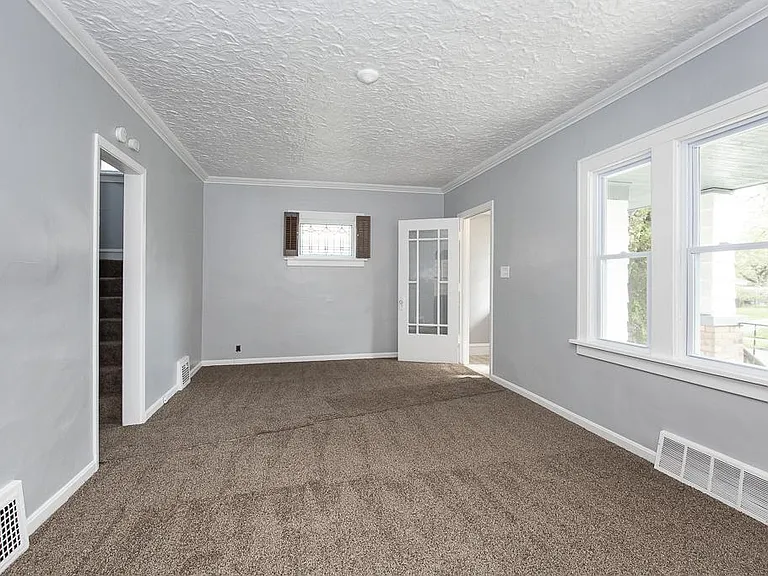 1002 Pembrook Rd — Photo 9