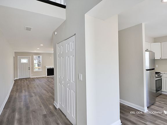 2nd image of 1401 N Park Dr