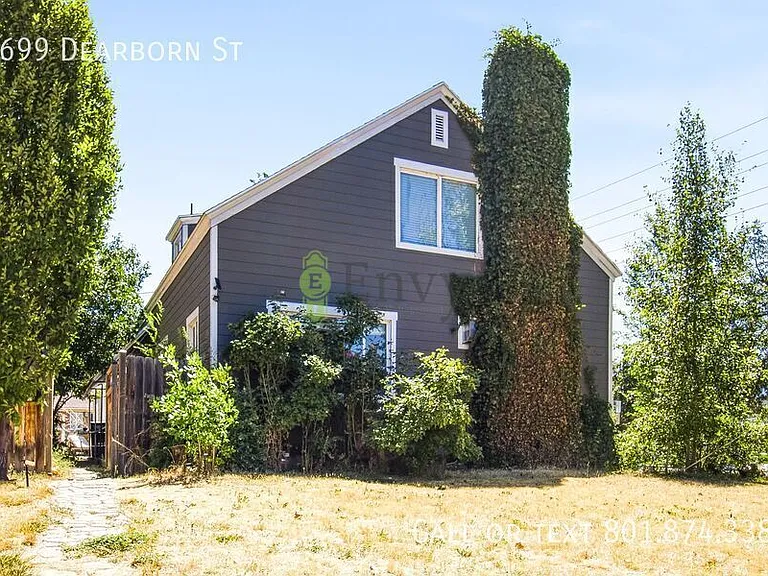 2699 S Dearborn St — Photo 1