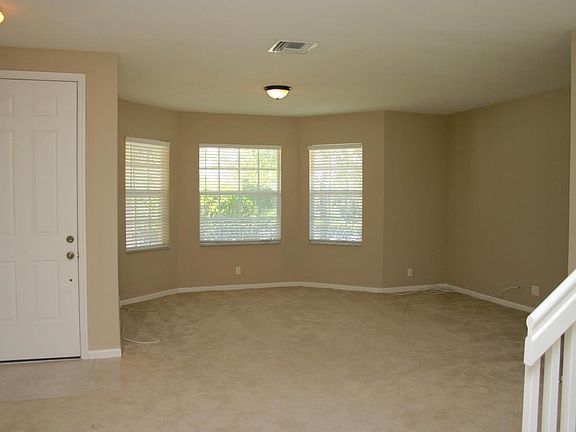 3rd image of 2327 SE Ruskin Dr