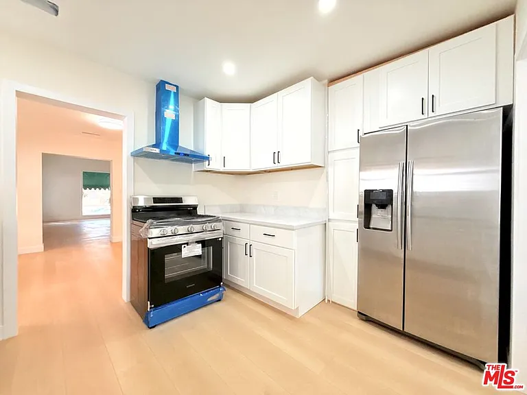6132 Whitsett Ave — Photo 13