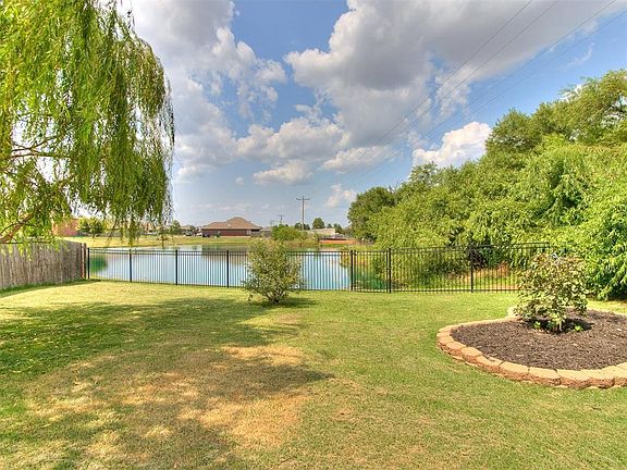5th image of 8405 SW 46th Pl